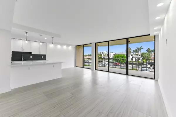 Boca Raton, FL 33487,899 Jeffery ST 208