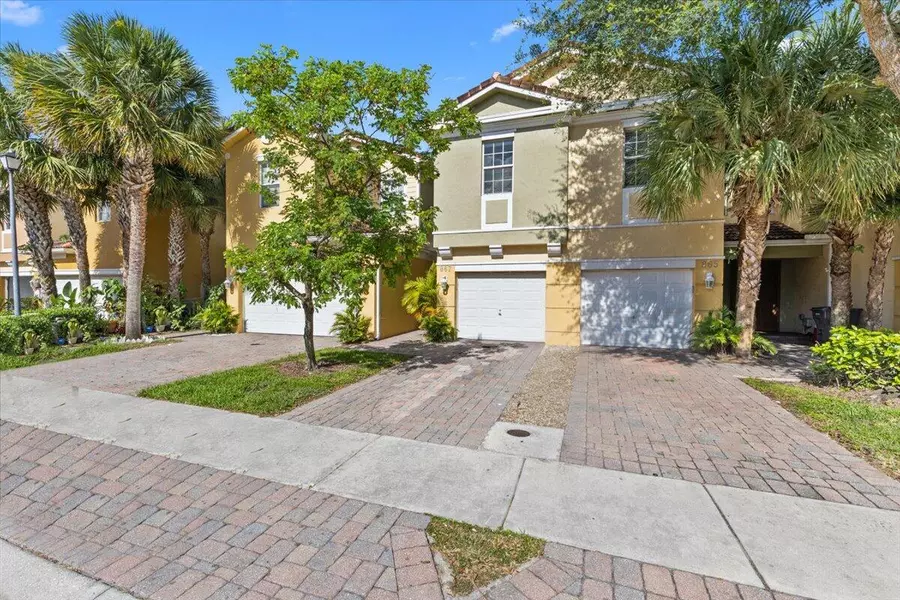 867 Pipers Cay DR, West Palm Beach, FL 33415