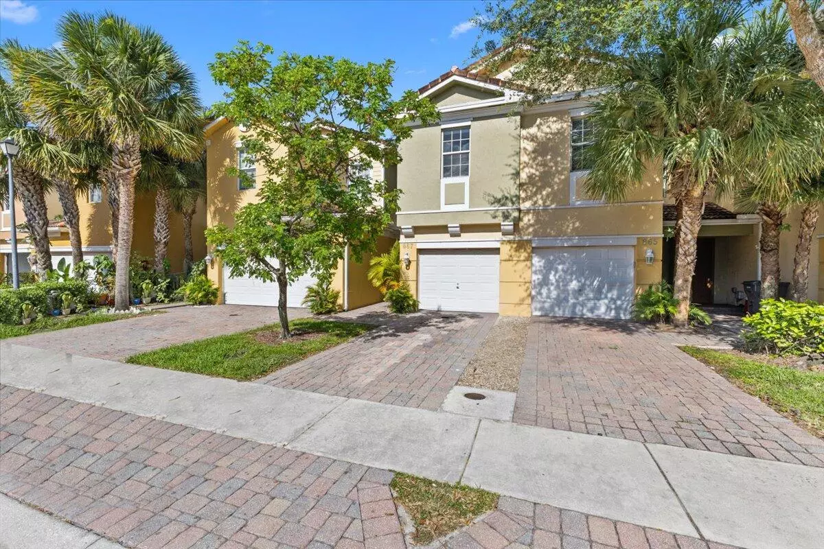 West Palm Beach, FL 33415,867 Pipers Cay DR