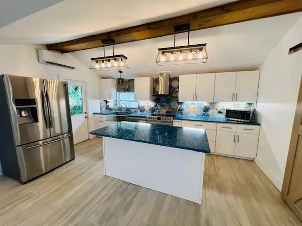 181 NE 15th TER, Boca Raton, FL 33432