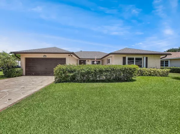 10936 S Greentrail DR, Boynton Beach, FL 33436