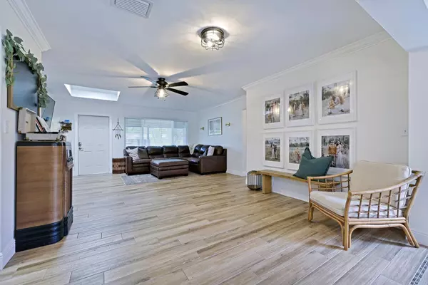 Stuart, FL 34997,5702 SE Laguna AVE