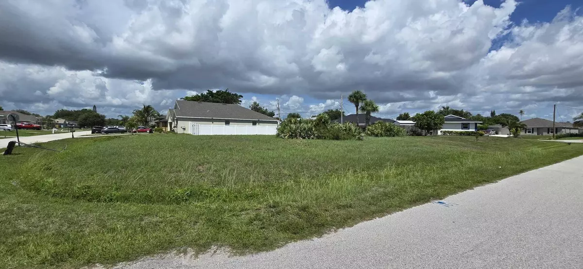 Port Saint Lucie, FL 34953,801 SW Amethist TER