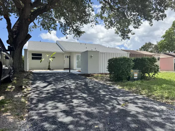 5660 Biscayne DR, Greenacres, FL 33463