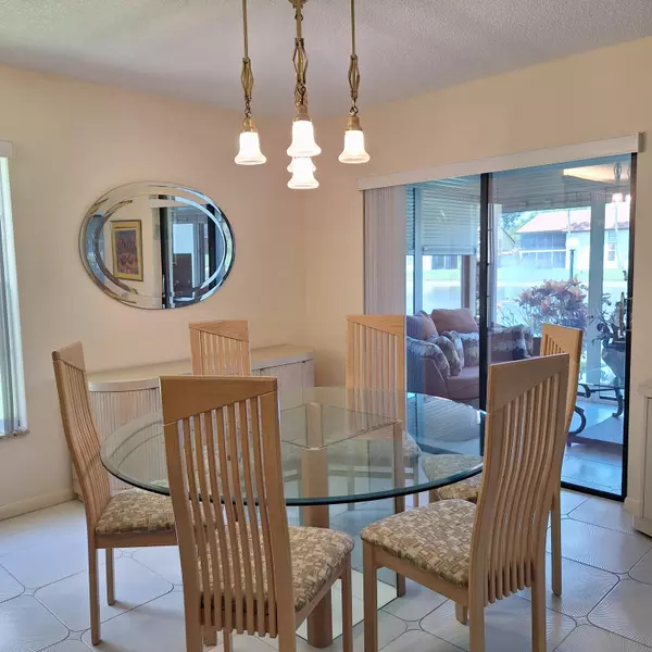 Boynton Beach, FL 33437,10231 N Circle Lake DR 101