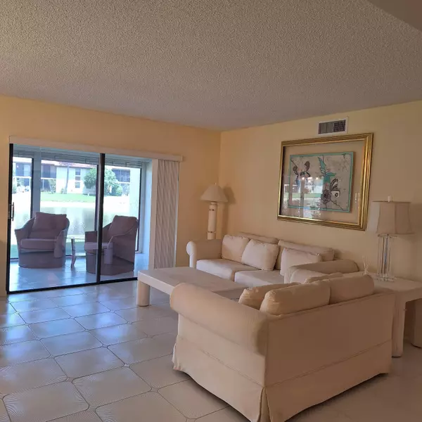 Boynton Beach, FL 33437,10231 N Circle Lake DR 101