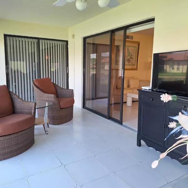 Boynton Beach, FL 33437,10231 N Circle Lake DR 101