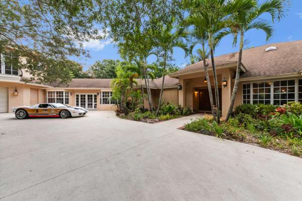 6935 Pioneer RD, West Palm Beach, FL 33413