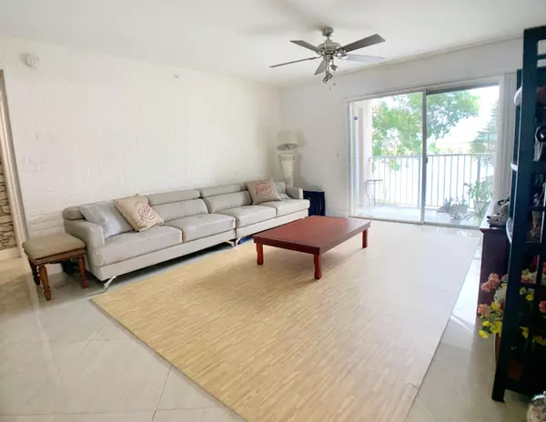 Coconut Creek, FL 33073,5015 Wiles RD 206