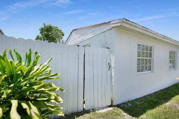 Fort Lauderdale, FL 33317,1395 SW 46 Th AVE