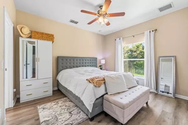 Port Saint Lucie, FL 34983,624 NE Bent Paddle LN