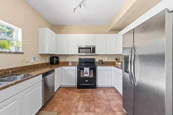 Port Saint Lucie, FL 34983,624 NE Bent Paddle LN