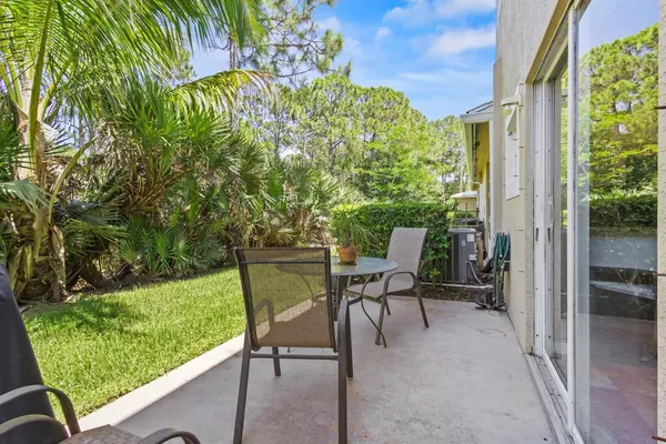 Port Saint Lucie, FL 34983,624 NE Bent Paddle LN