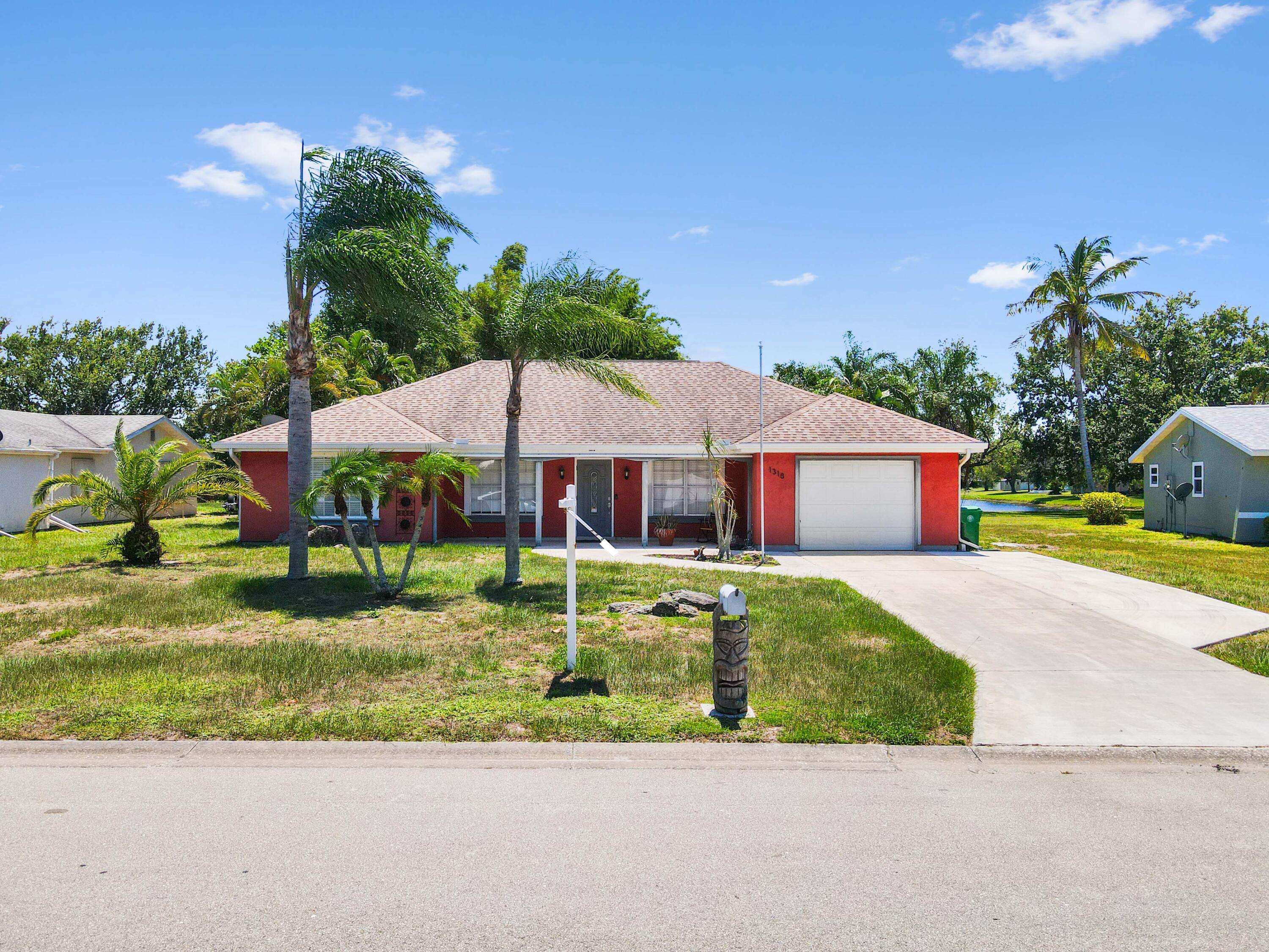 1318 SE Vestridge LN, Port Saint Lucie, FL 34952