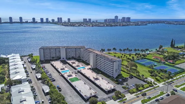 Lake Park, FL 33403,801 Lake Shore DR 204