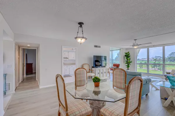 Palm Beach Gardens, FL 33418,5390 Woodland Lakes DR 305