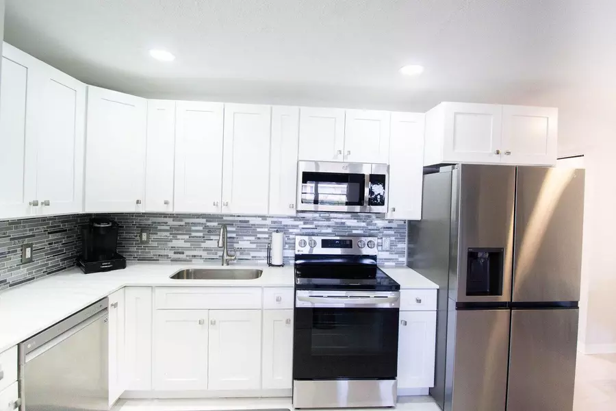 94 Hastings F, West Palm Beach, FL 33417