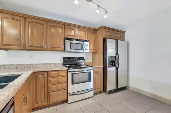 Boca Raton, FL 33432,6 Royal Palm WAY 204