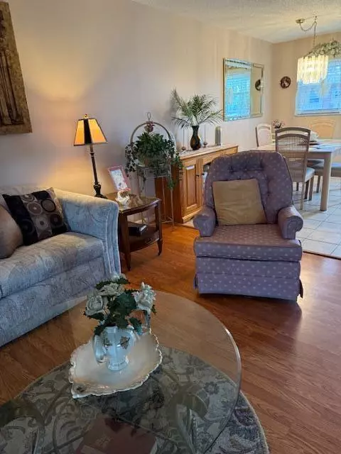 Palm Springs, FL 33461,725 Lori DR 313