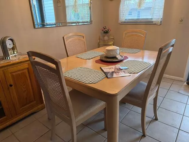 Palm Springs, FL 33461,725 Lori DR 313