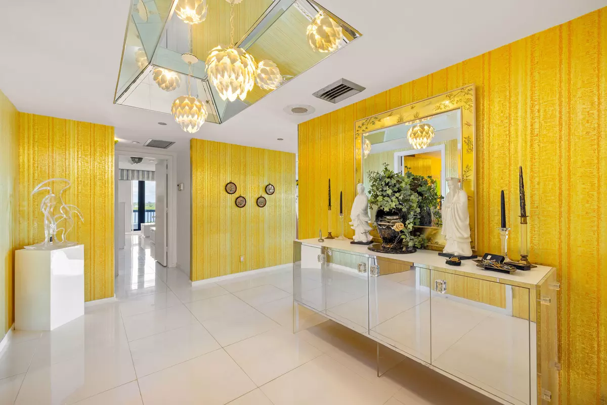 Palm Beach, FL 33480,2660 S Ocean BLVD 603n