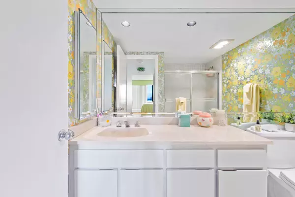 Palm Beach, FL 33480,2660 S Ocean BLVD 603n