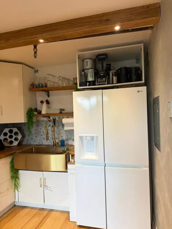 Miami, FL 33179,671 NE 195th ST 316e