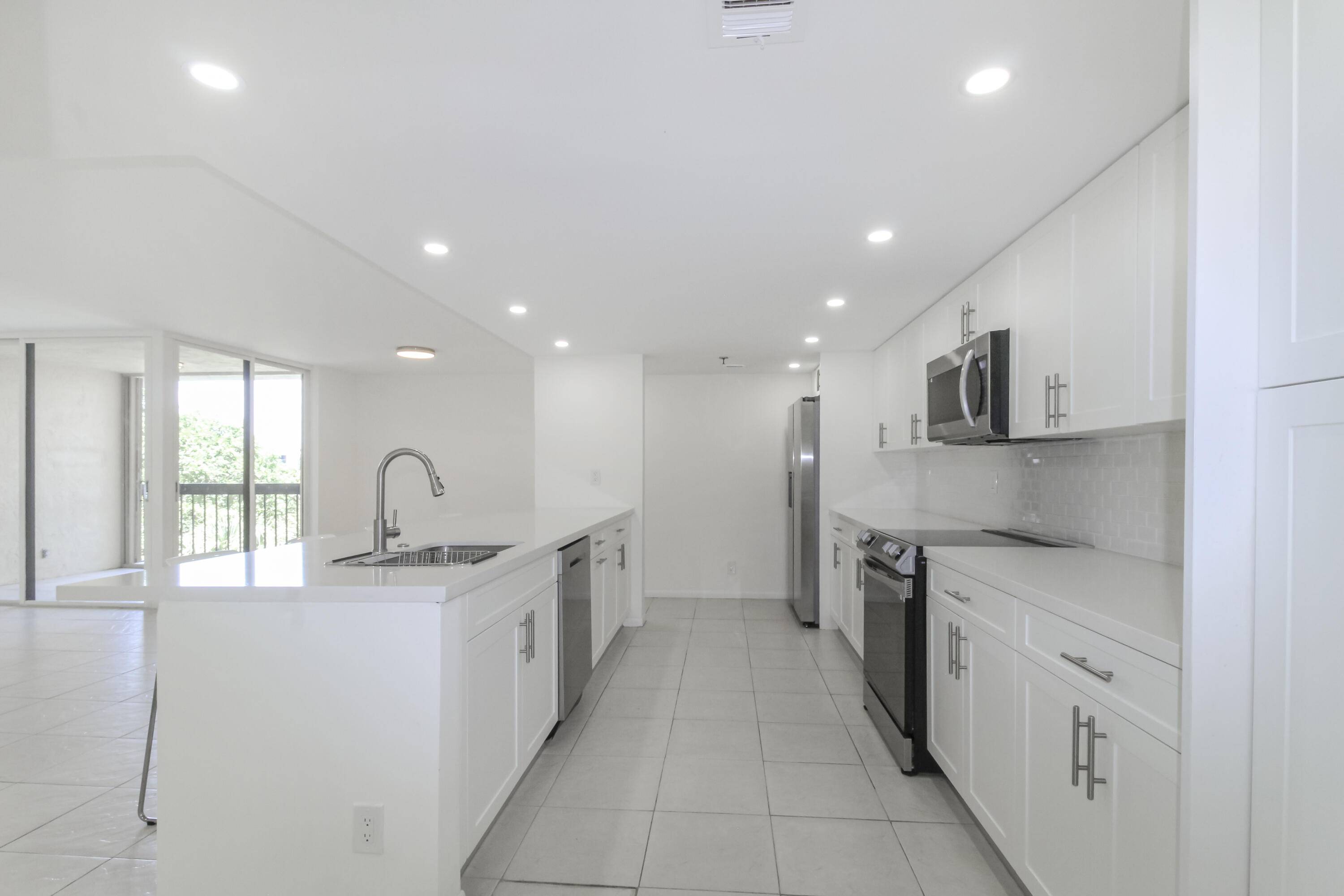 Delray Beach, FL 33444,955 Egret CIR 407