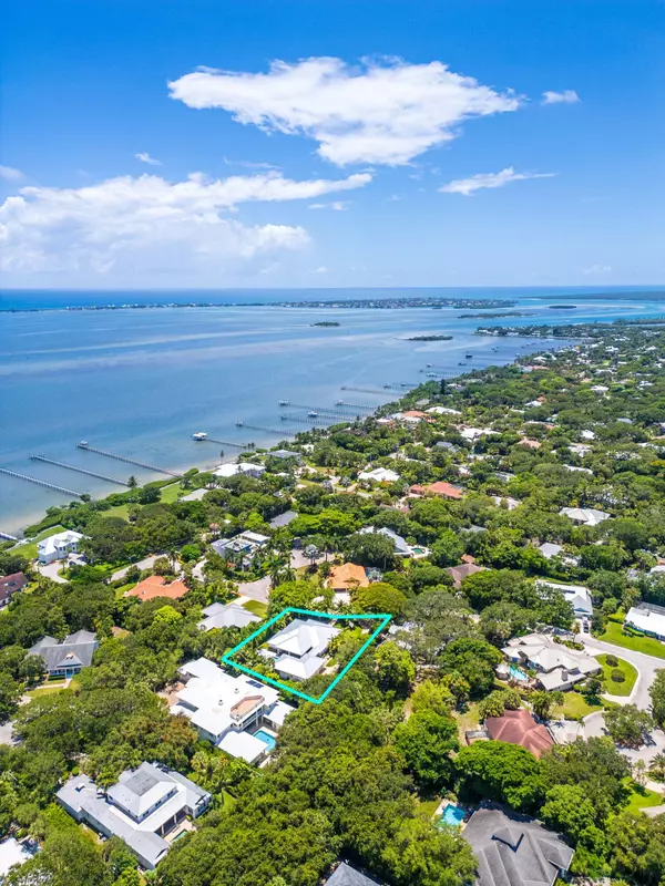 104 Hillcrest DR, Sewalls Point, FL 34996