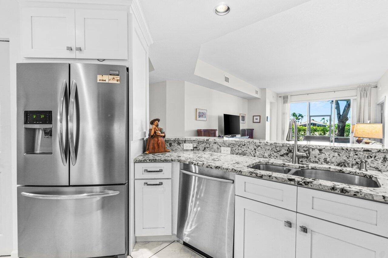 Boynton Beach, FL 33437,12480 Crystal Pointe DR 102