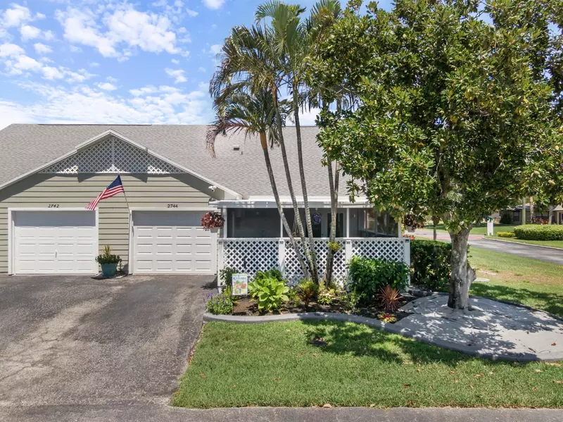 2744 SE Tropical East CIR, Port Saint Lucie, FL 34952