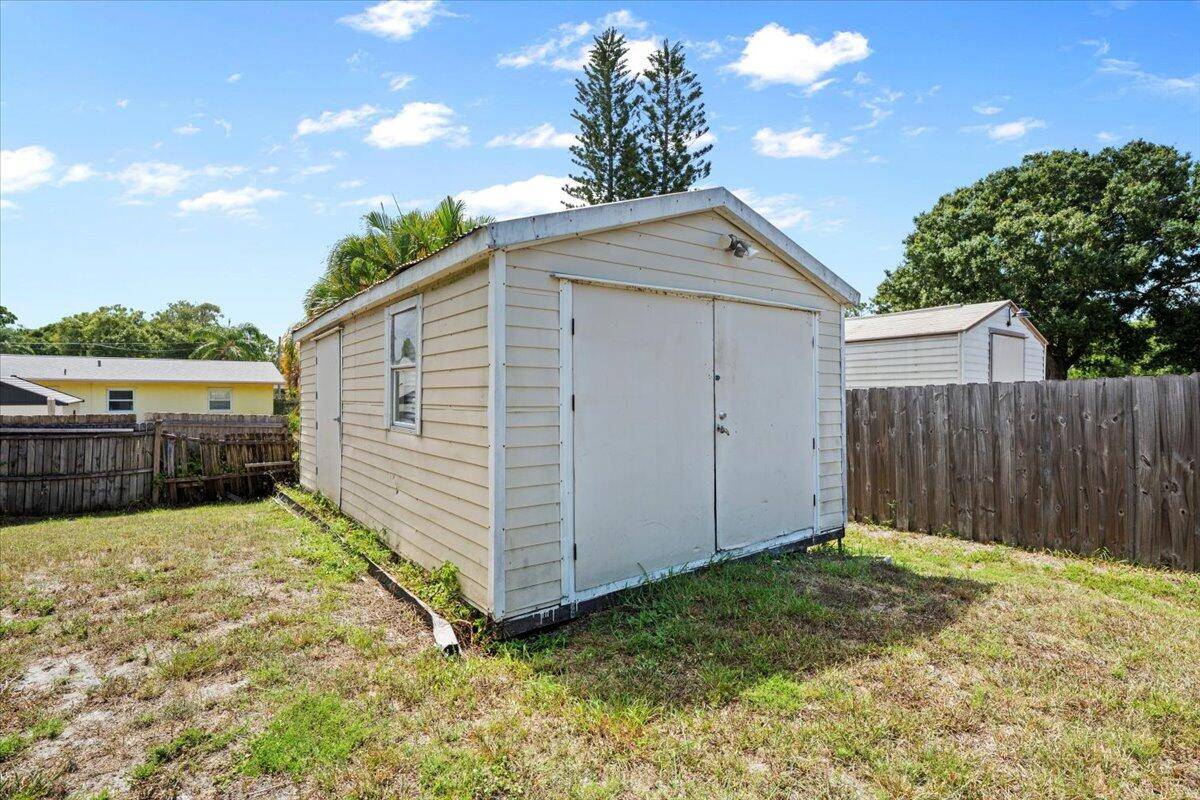 Fort Pierce, FL 34982,6015 Raintree Trl
