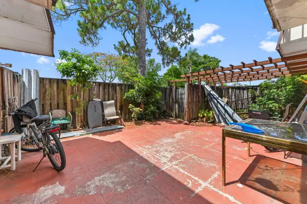 Greenacres, FL 33463,2423 24th LN