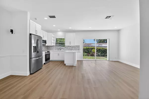 Greenacres, FL 33463,245 Leland LN