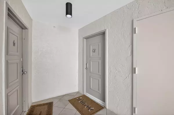 Palm Beach, FL 33480,3400 S Ocean BLVD 5d1