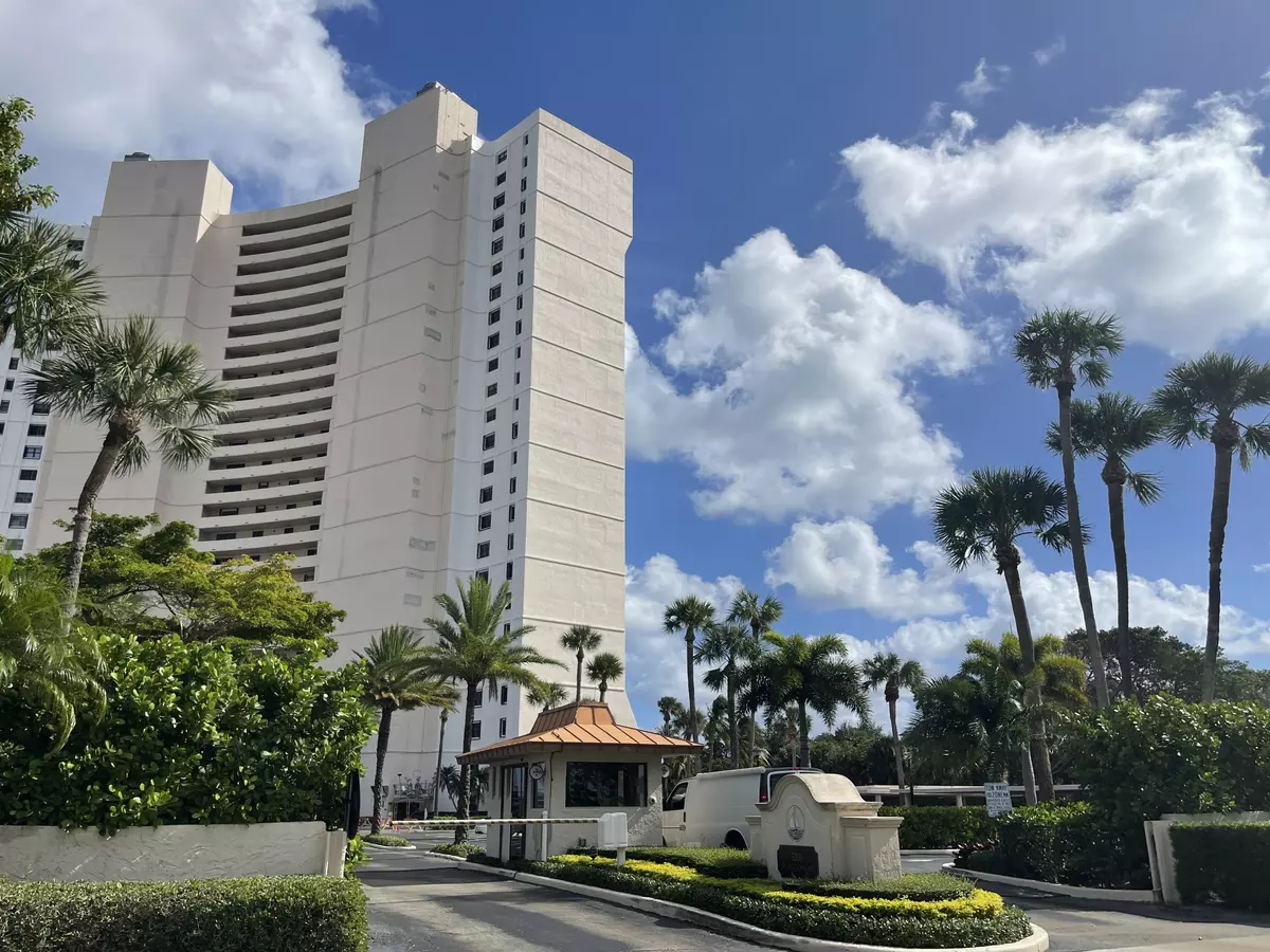 West Palm Beach, FL 33407,5200 N Flagler DR 1106