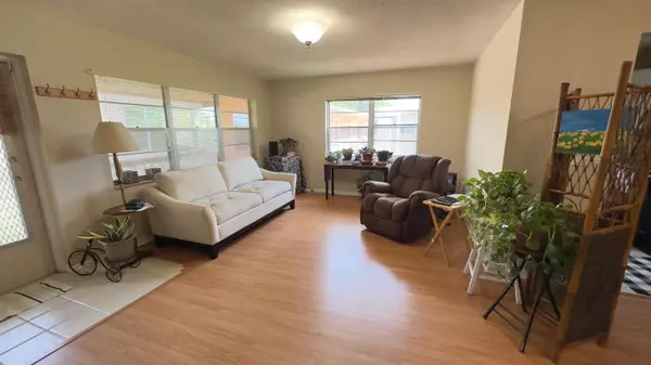 West Palm Beach, FL 33417,126 E Bedford E