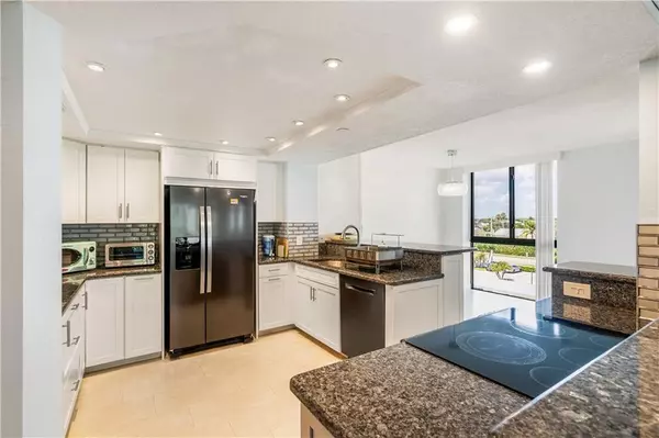 Hutchinson Island, FL 34949,2800 N Highway A1a 401
