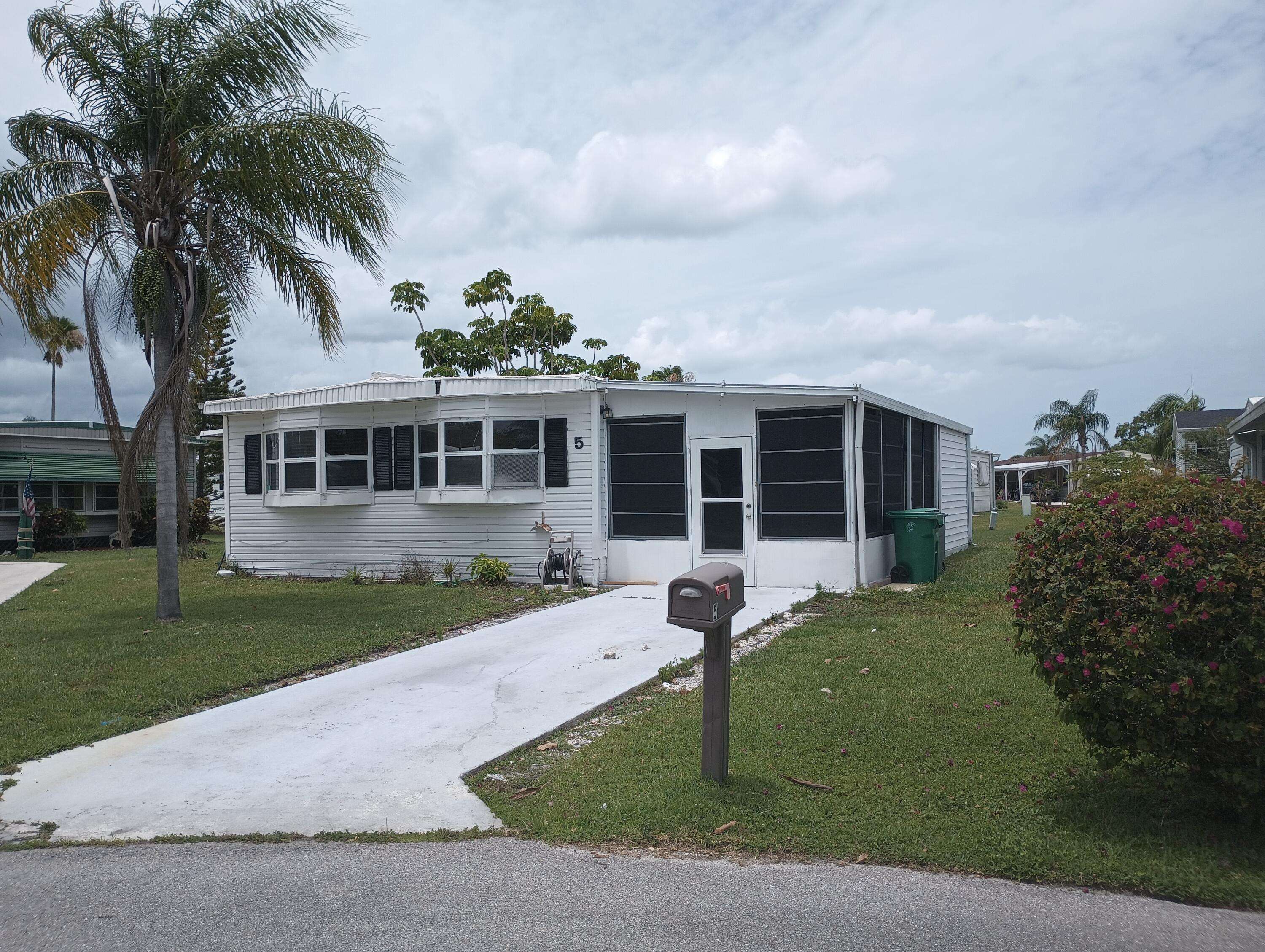 5 Santa Fe LN, Port Saint Lucie, FL 34952