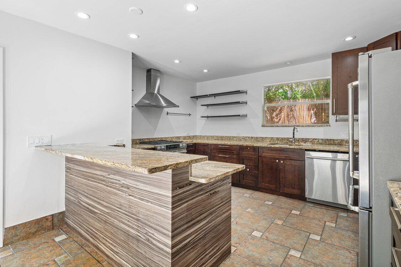 West Palm Beach, FL 33407,517 29th ST