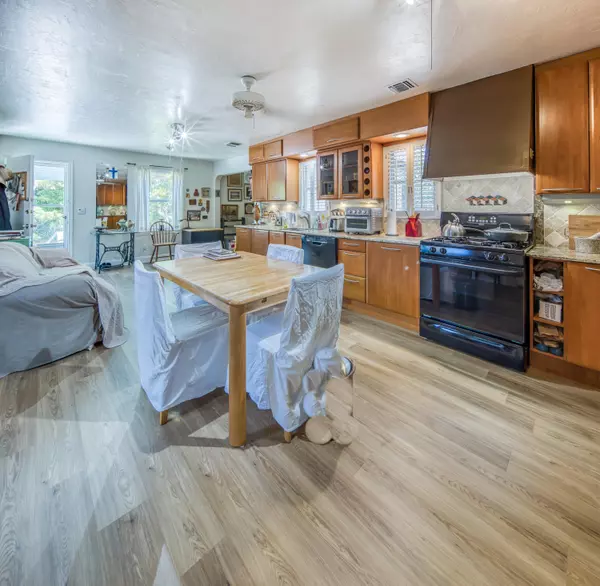 Lake Worth, FL 33461,915 Lehto LN