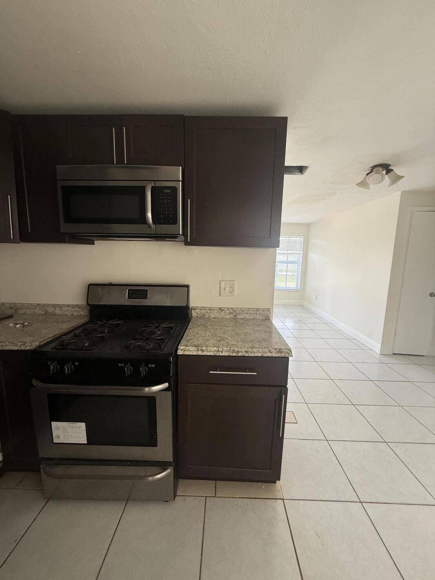 West Palm Beach, FL 33407,5698 Gramercy DR