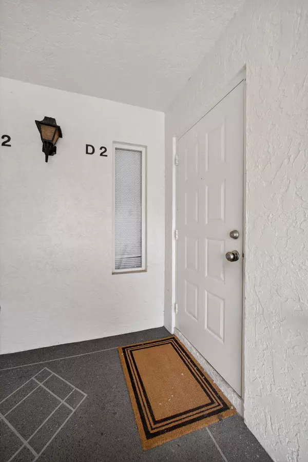 West Palm Beach, FL 33409,1104 Green Pine BLVD D2