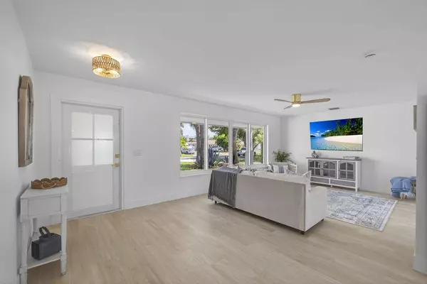 North Palm Beach, FL 33408,131 S Cruiser RD