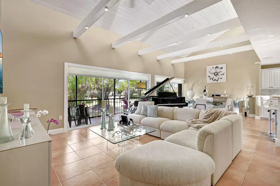 6890 Willow Wood DR 206, Boca Raton, FL 33434