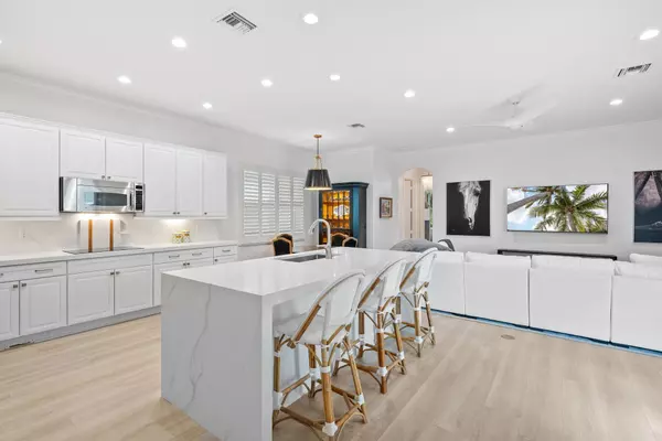 12025 Aviles CIR, Palm Beach Gardens, FL 33418