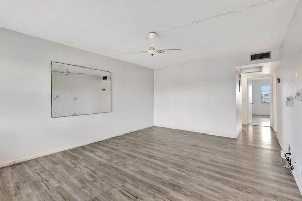 Boca Raton, FL 33434,3075 E Guildford