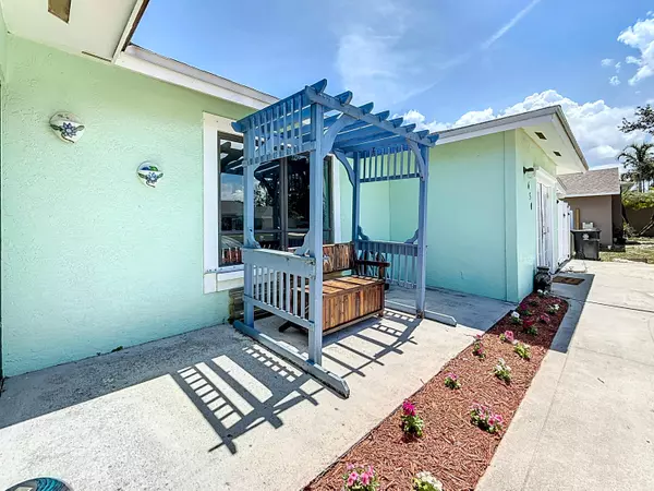 Port Saint Lucie, FL 34983,650 SW Lucero DR