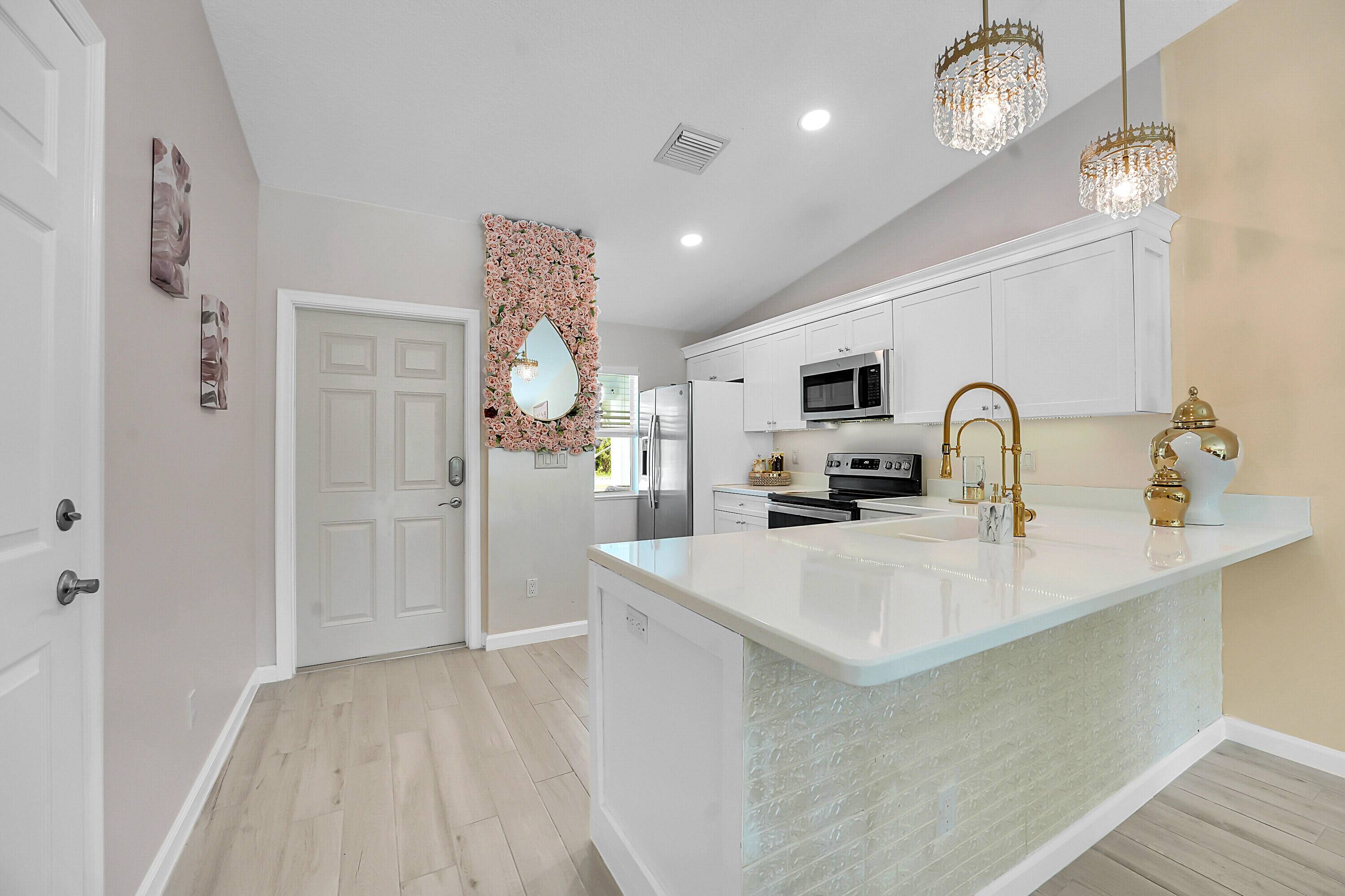 Stuart, FL 34997,5715 SE Pine DR