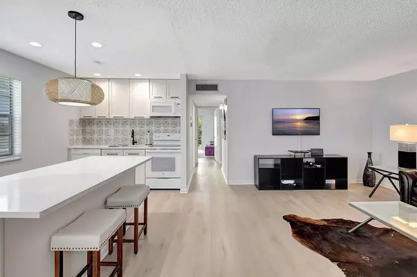 Delray Beach, FL 33484,74 Normandy B